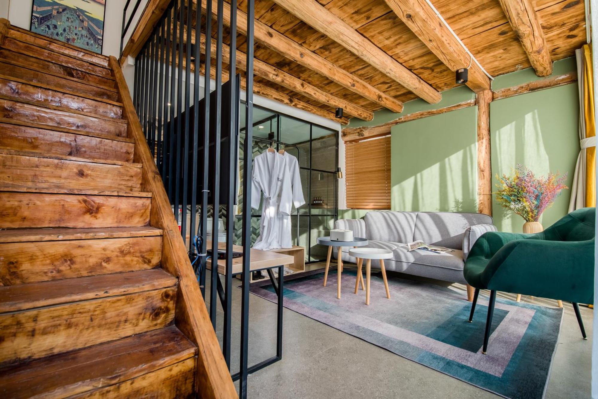 No Flowers Boutique Hostel 昆明 エクステリア 写真